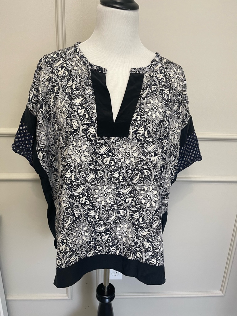 Rebecca Taylor Black & White Floral Split V-Neck Tunic